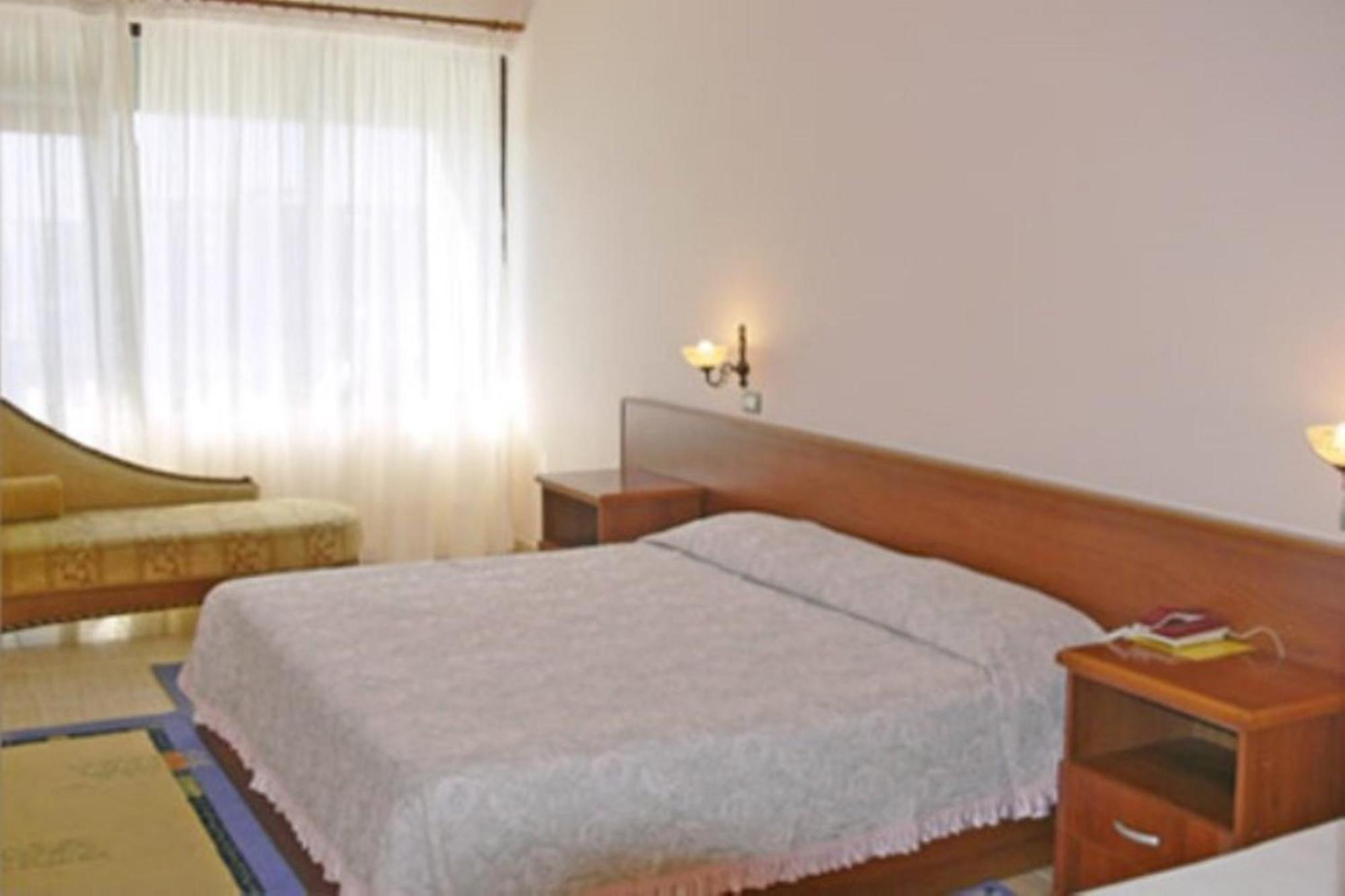 Akropoli Hotel Kryemëdhej Habitación foto