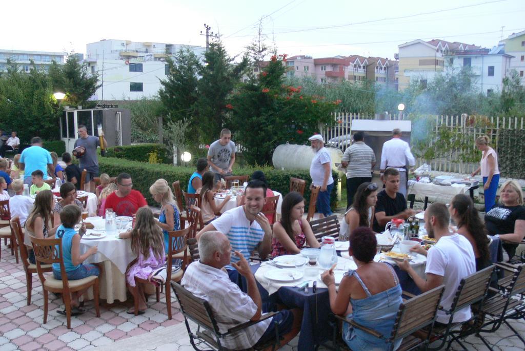 Akropoli Hotel Kryemëdhej Exterior foto