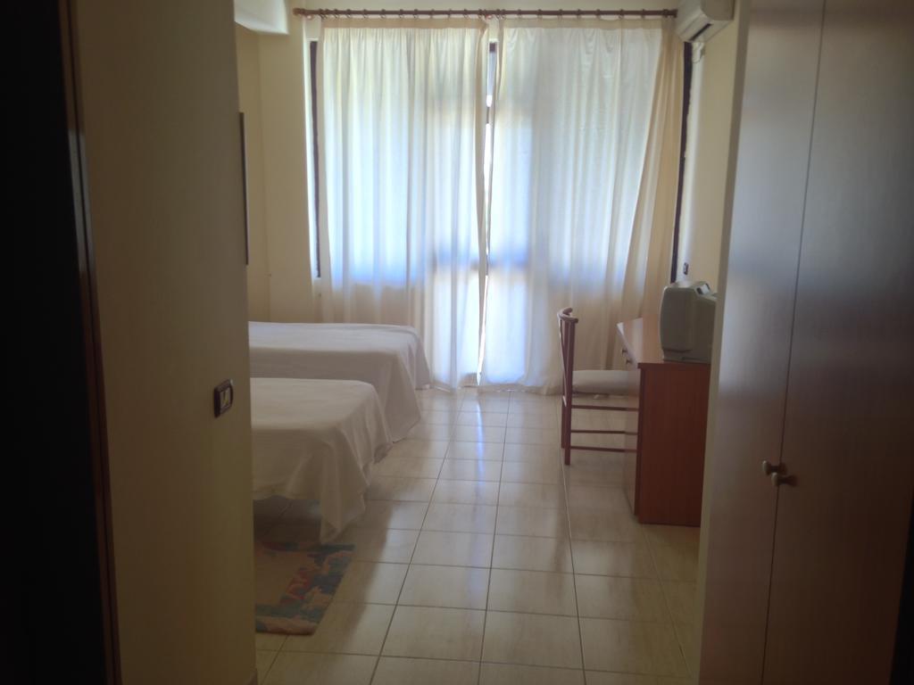 Akropoli Hotel Kryemëdhej Habitación foto