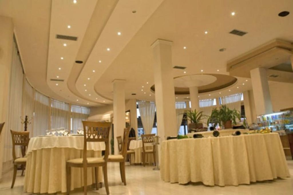 Akropoli Hotel Kryemëdhej Exterior foto